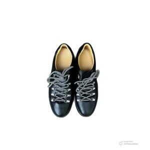 Black Leather Hiking Style Boot Men 11.5
Lug sole.